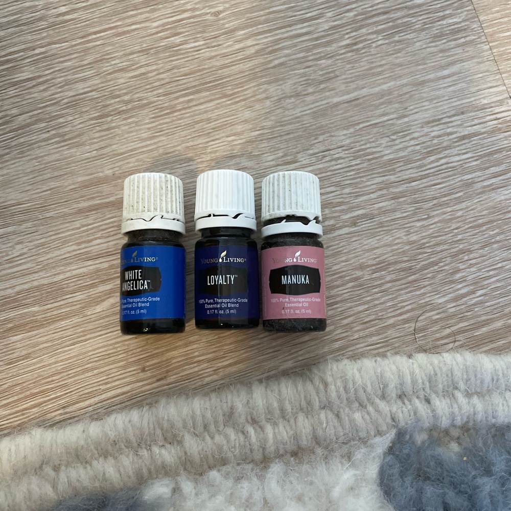 Young Living oils bundle 12 oils and royal sandalwood spray